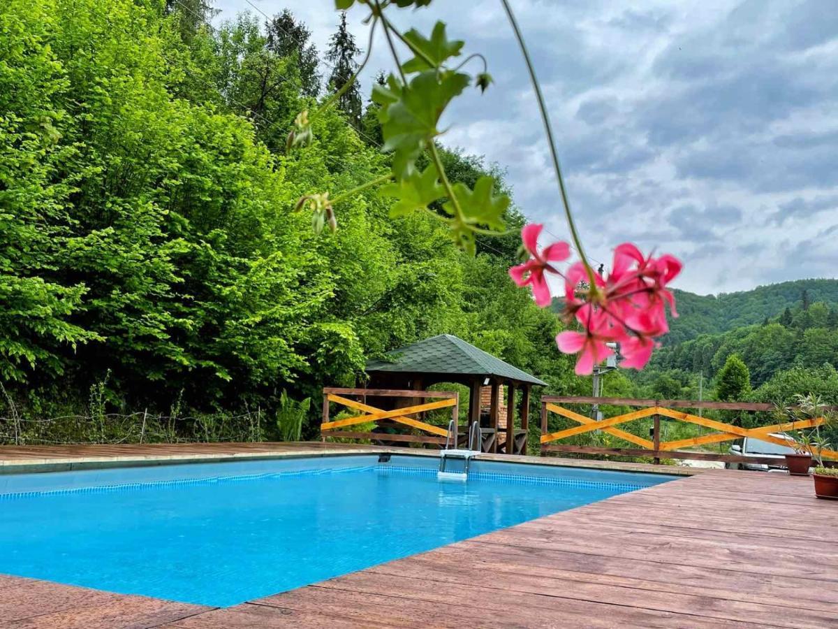 Villa Na Uzlissi Myhove Buitenkant foto